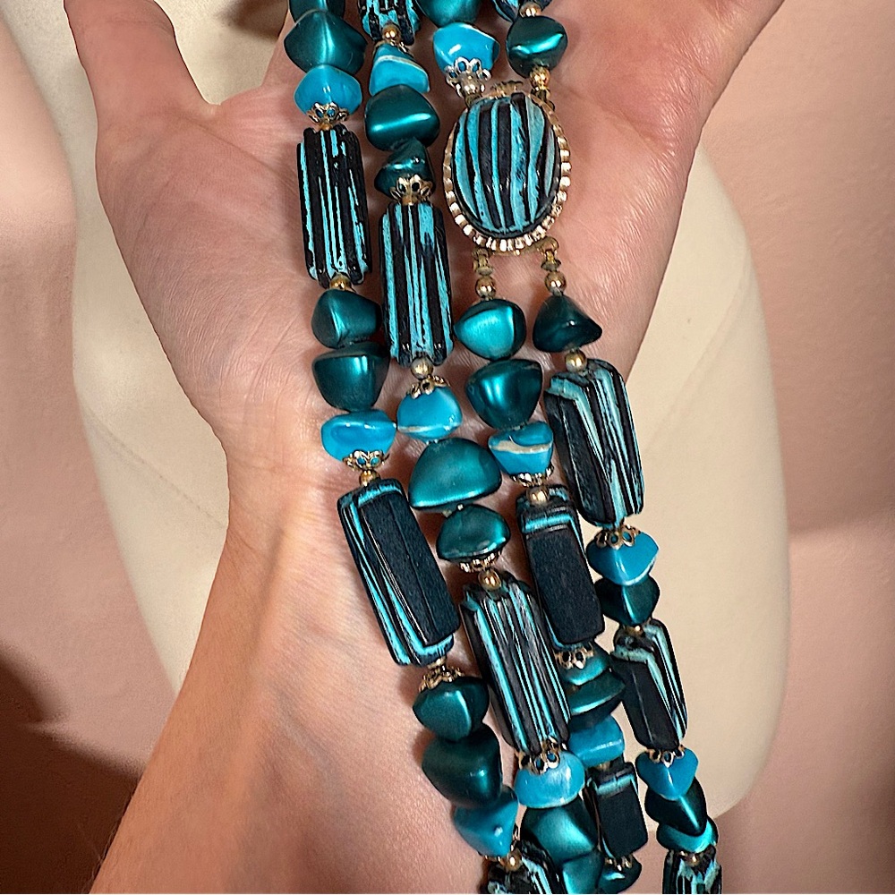 Vintage 1940 50 Hong Kong turquoise Black Lucite Brutalist beaded Necklace